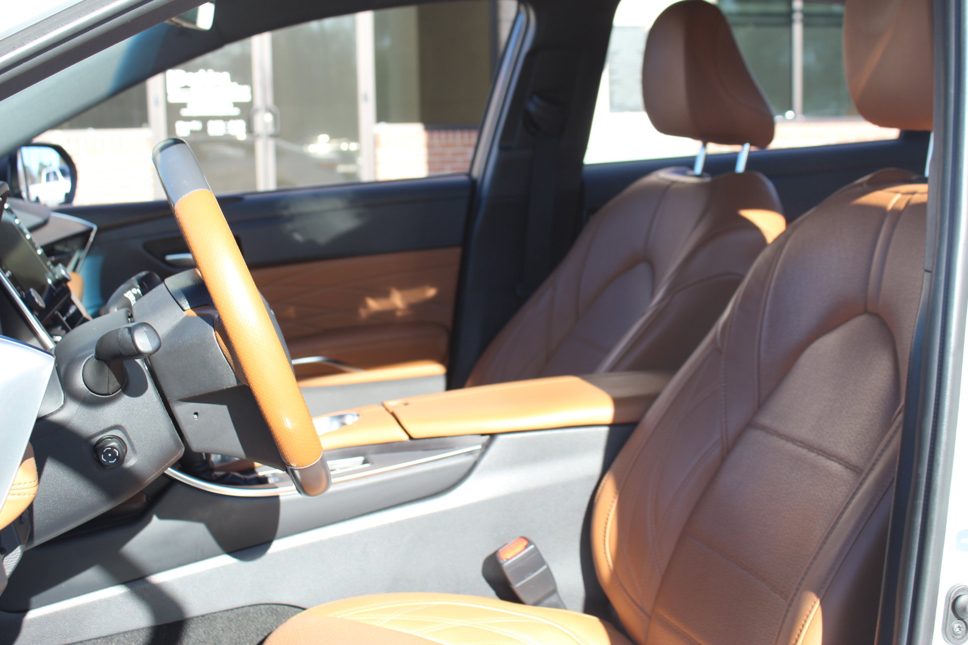 Used 2020 Toyota Avalon Limited image 15