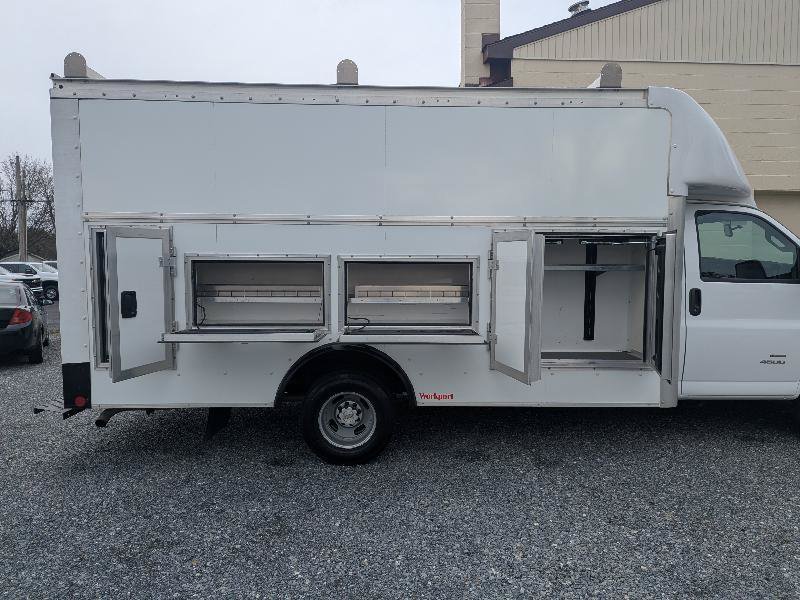 Used 2023 Chevrolet Express 4500 w/ Power Convenience Package RWD image 16