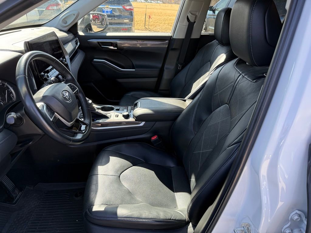 Used 2022 Toyota Highlander Platinum AWD/4WD image 12
