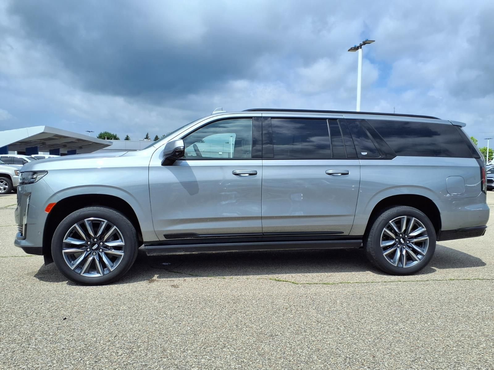 Used 2023 Cadillac Escalade ESV Sport Platinum AWD/4WD image 8