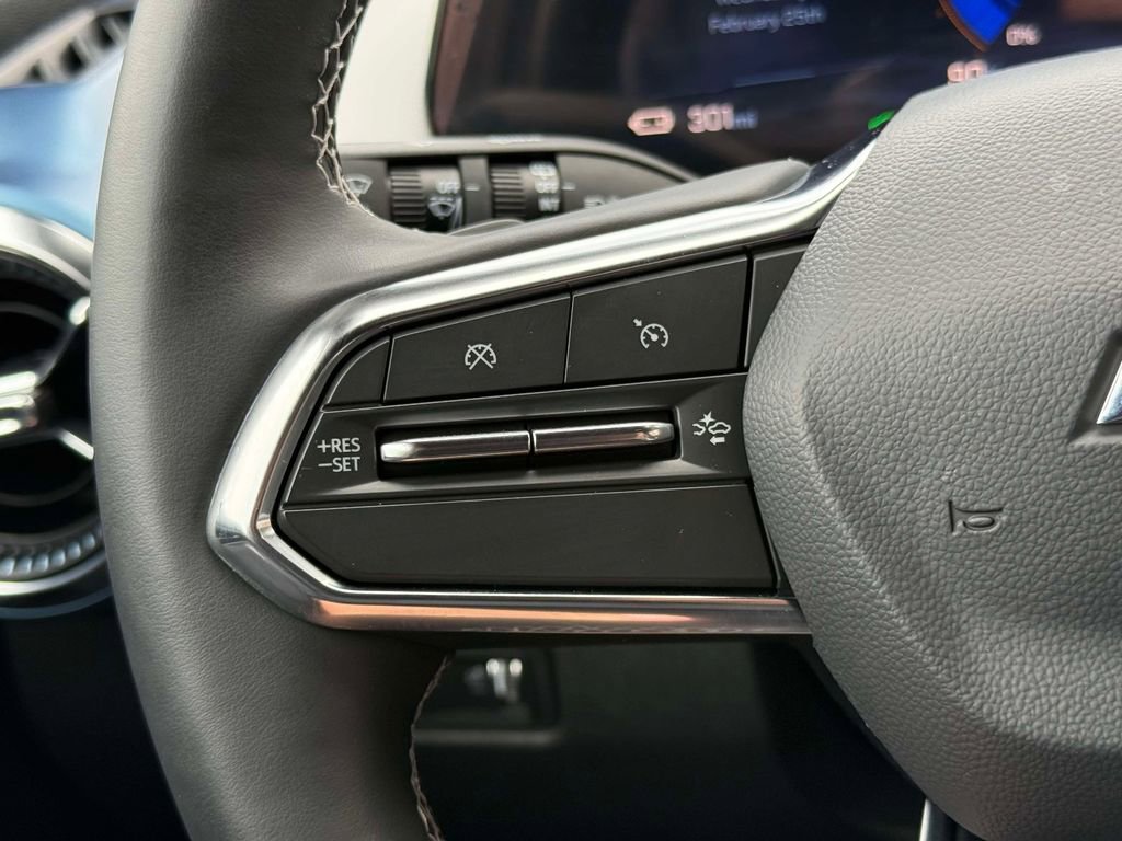 Used 2025 Chevrolet Equinox EV LT image 31