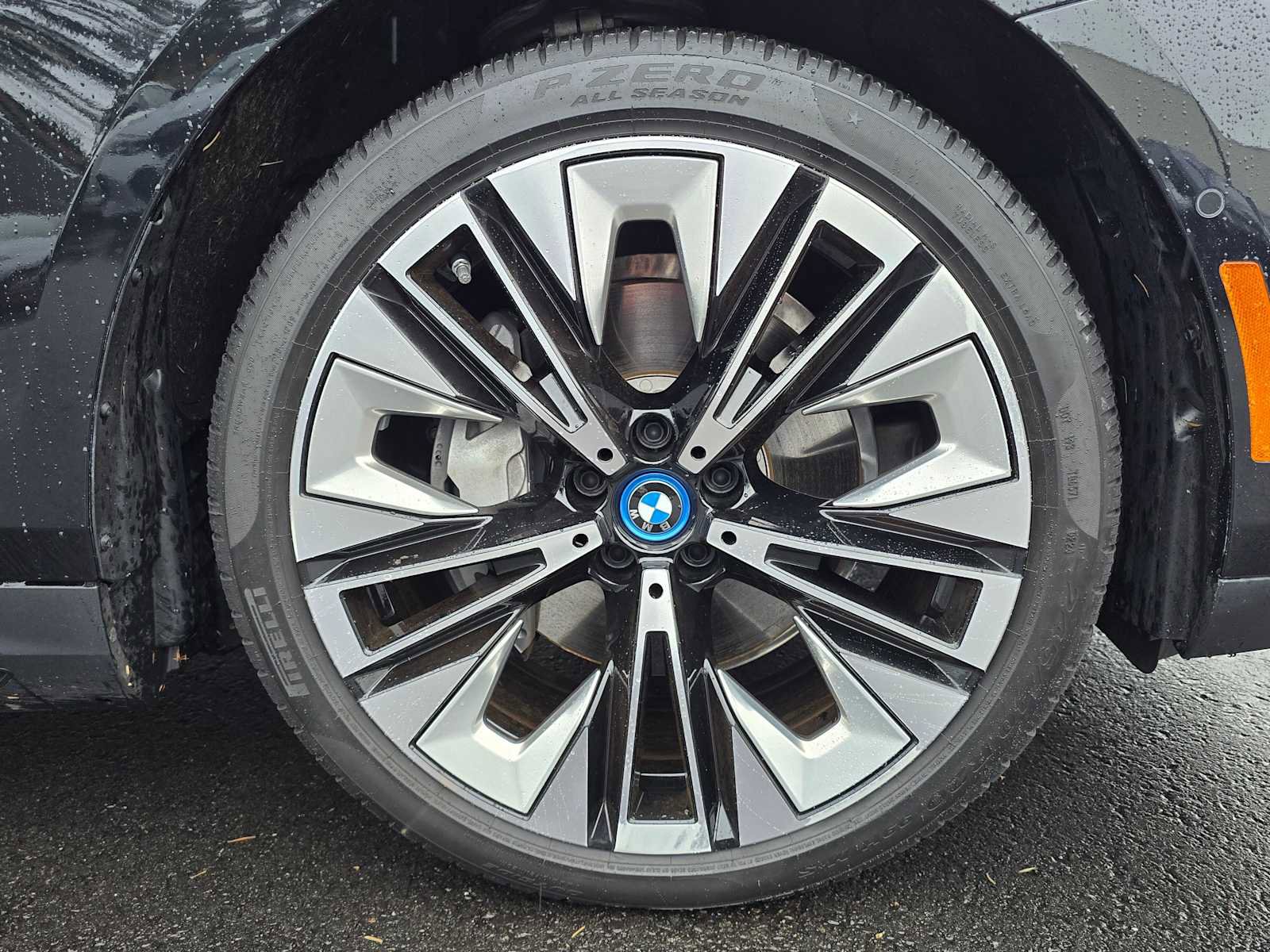 Used 2024 BMW i5 eDrive40i w/ M Sport Package image 9