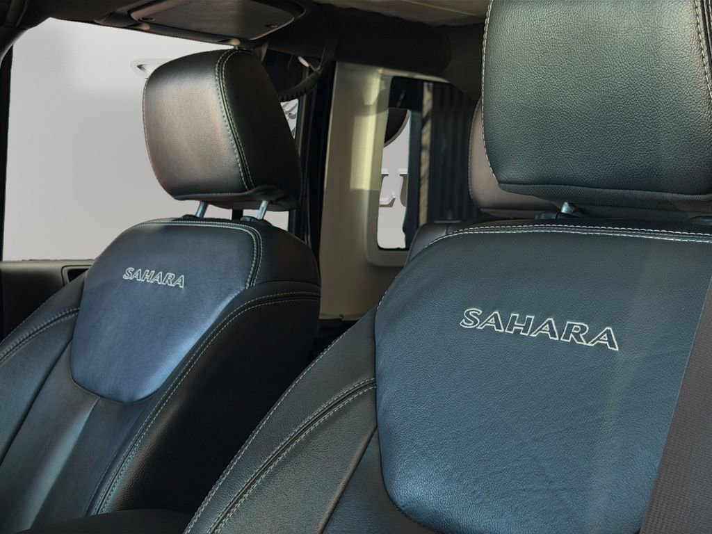 Used 2017 Jeep Wrangler Unlimited Sahara w/ Connectivity Group image 19