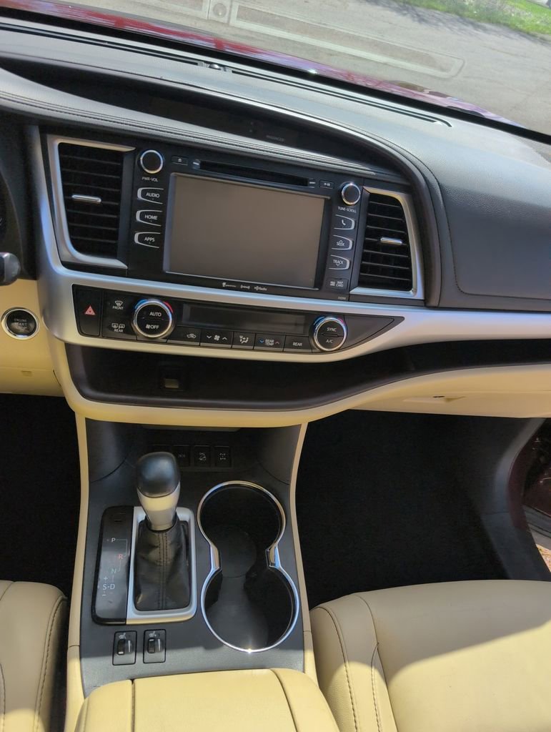 Used 2018 Toyota Highlander XLE AWD/4WD image 53