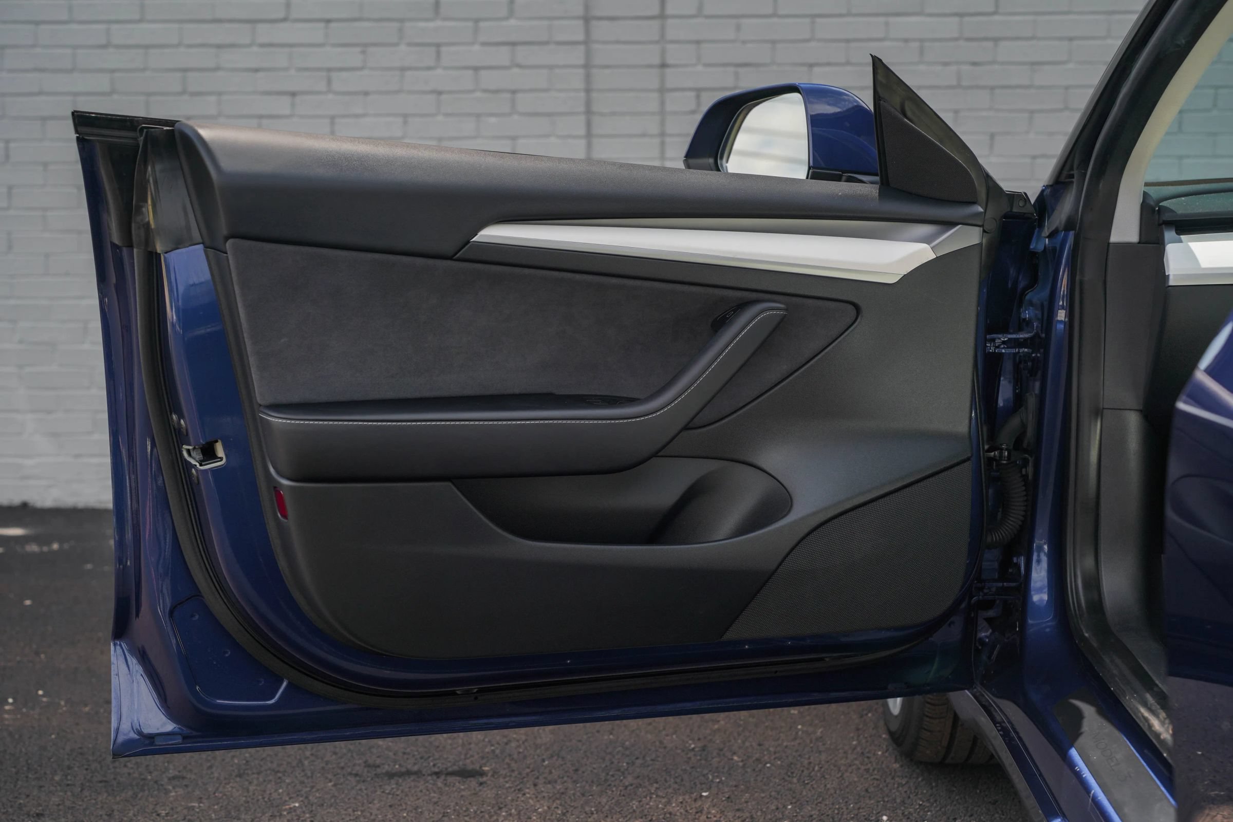 Used 2023 Tesla Model 3 Standard Range RWD image 9
