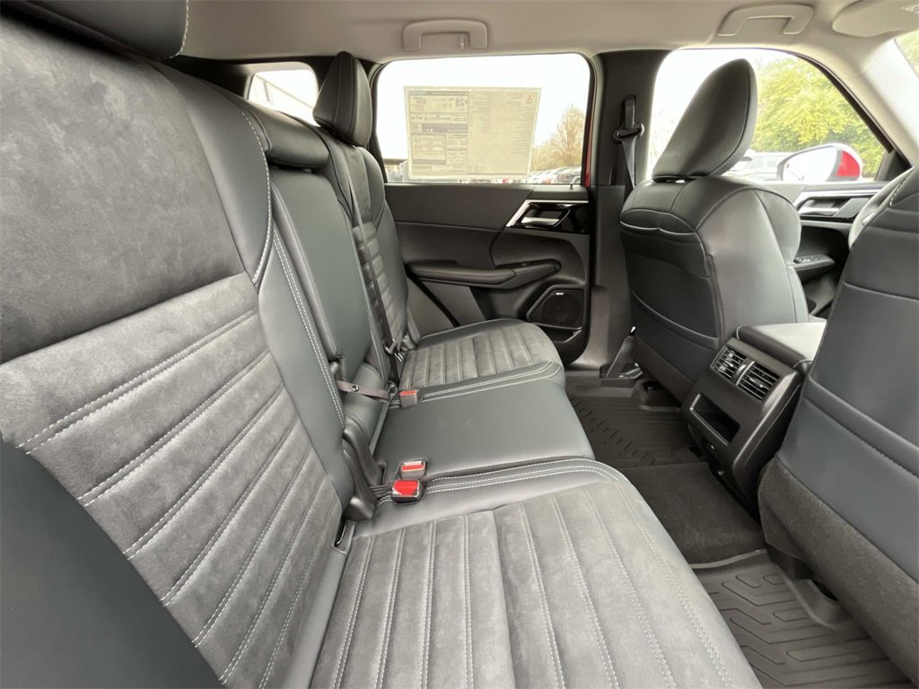 New 2026 Mitsubishi Outlander SE image 16