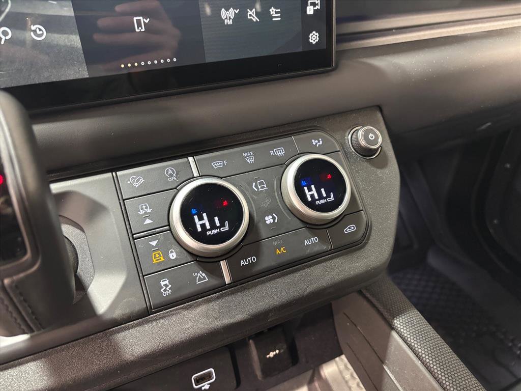 Used 2024 Land Rover Defender 90 V8 image 14