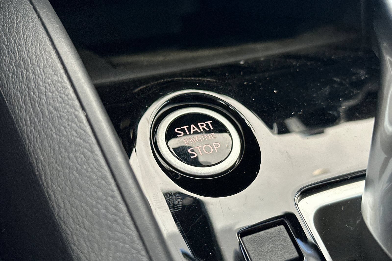 Used 2025 Nissan Versa SR w/ Trunk Package FWD image 18