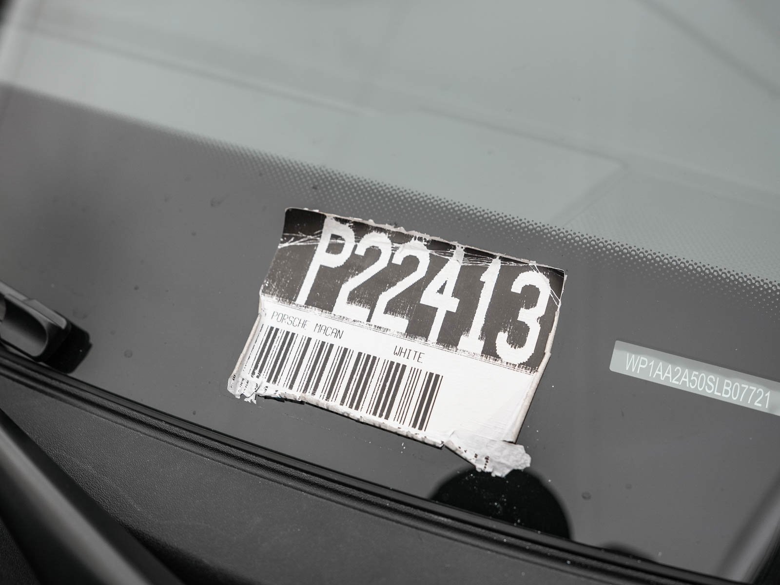 Certified 2025 Porsche Macan image 32