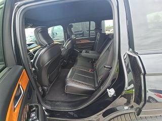 Used 2022 Jeep Grand Cherokee Summit AWD/4WD image 10