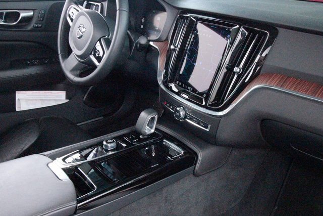 Certified 2023 Volvo S60 T8 Plus image 22