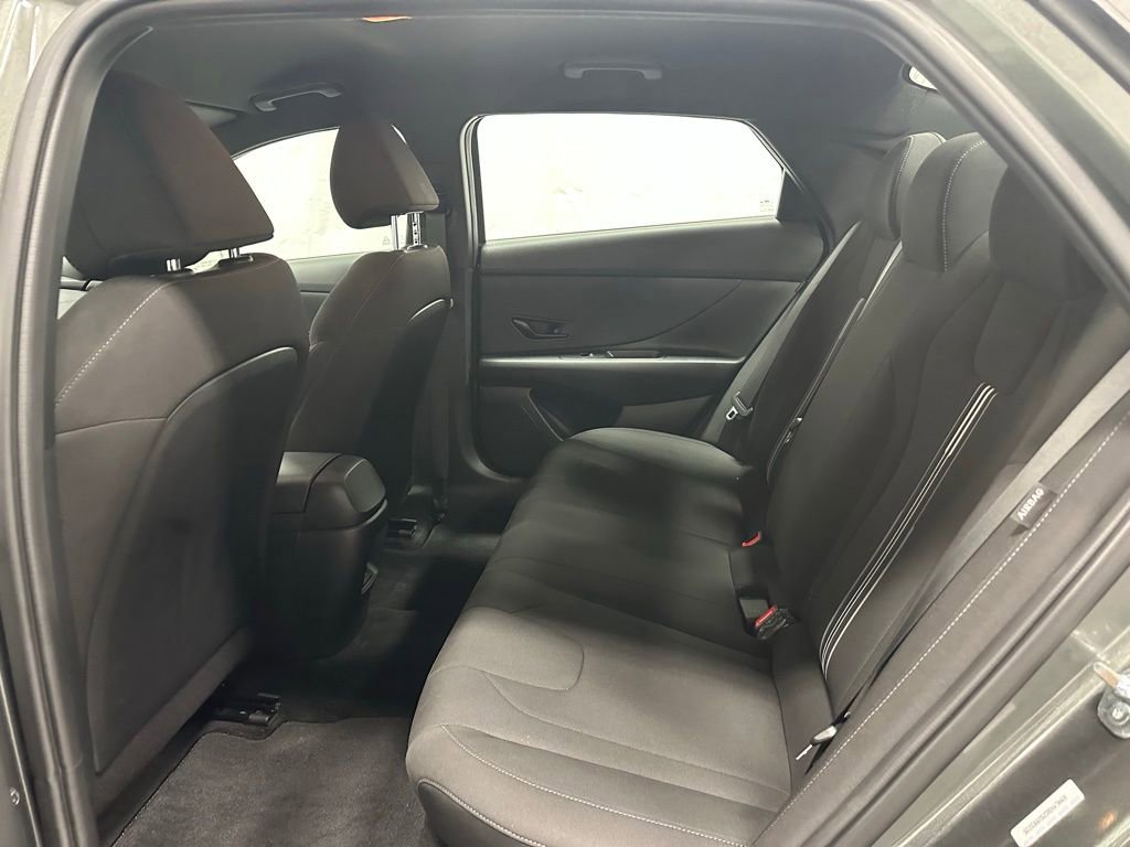 Used 2025 Hyundai Elantra Sport image 43