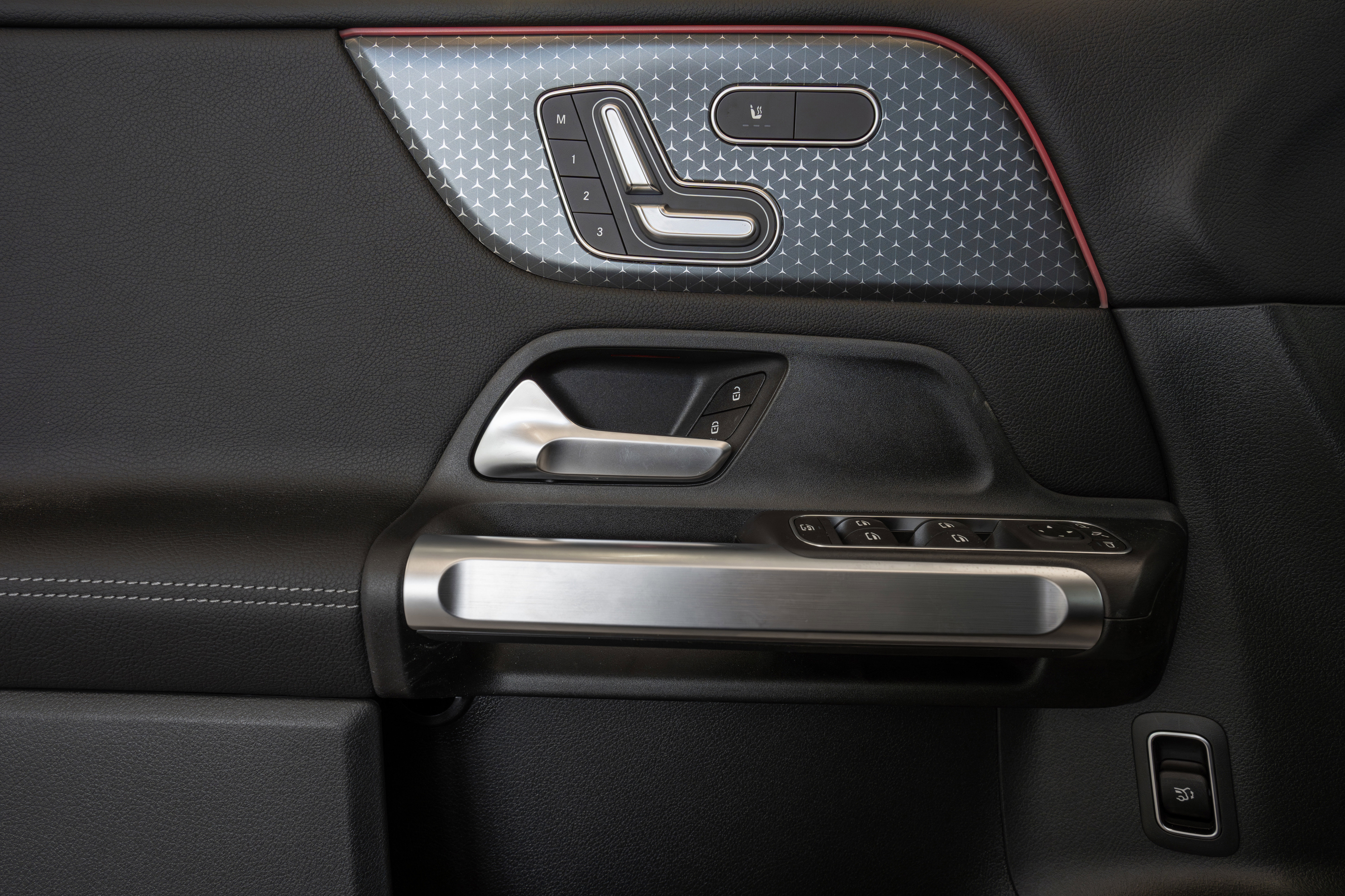 Used 2024 Mercedes-Benz GLB 250 w/ Exclusive Package image 34