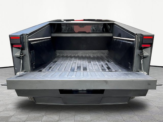Used 2024 Tesla Cybertruck AWD Crew Cab image 9