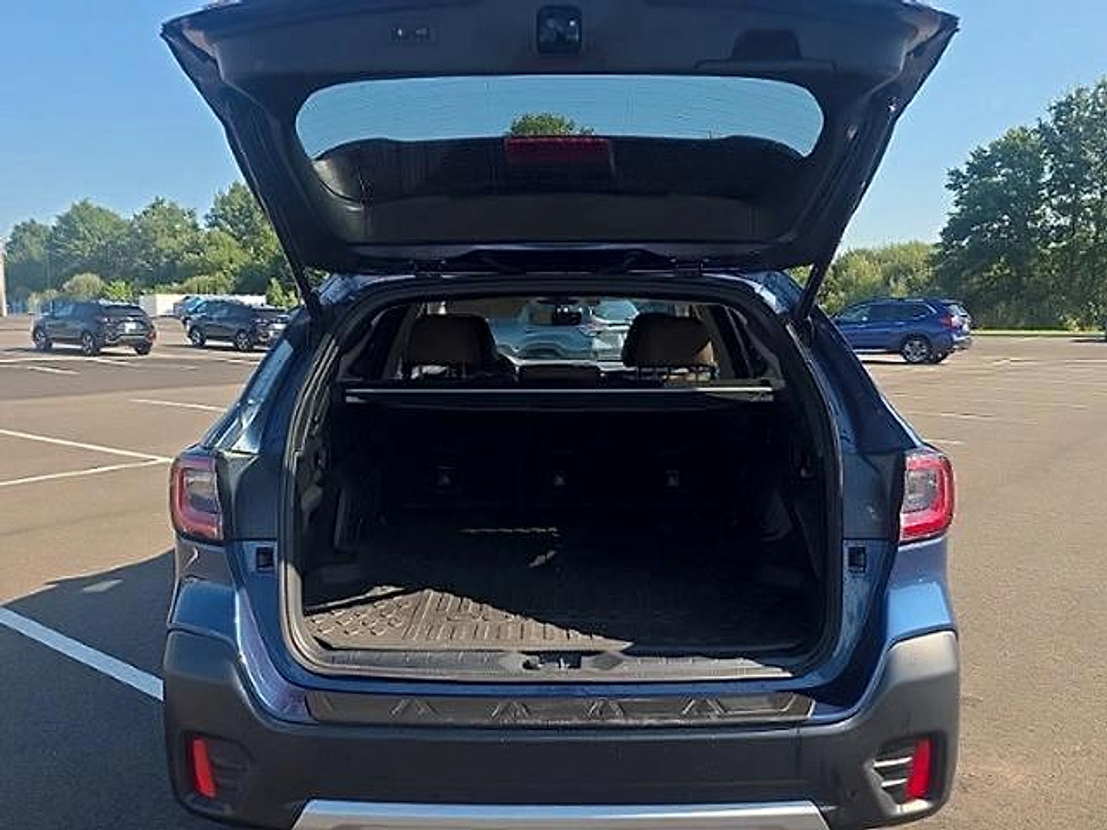 Certified 2022 Subaru Outback Touring XT AWD/4WD image 6