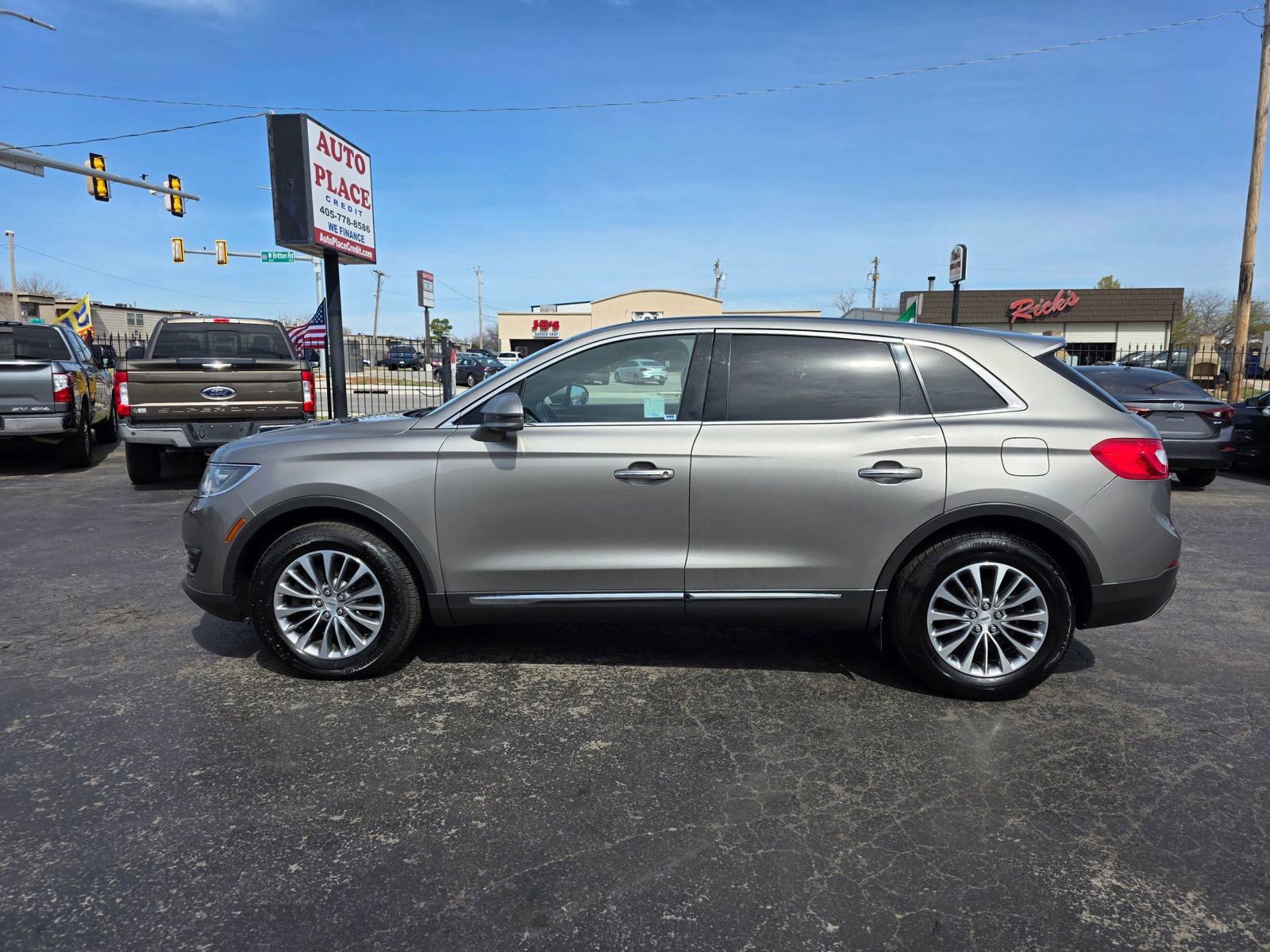 Used 2017 Lincoln MKX Select image 22