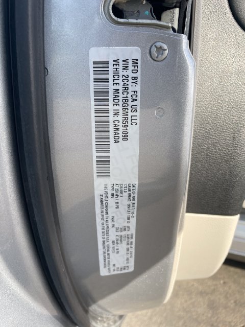 Used 2021 Chrysler Pacifica Touring-L FWD image 26