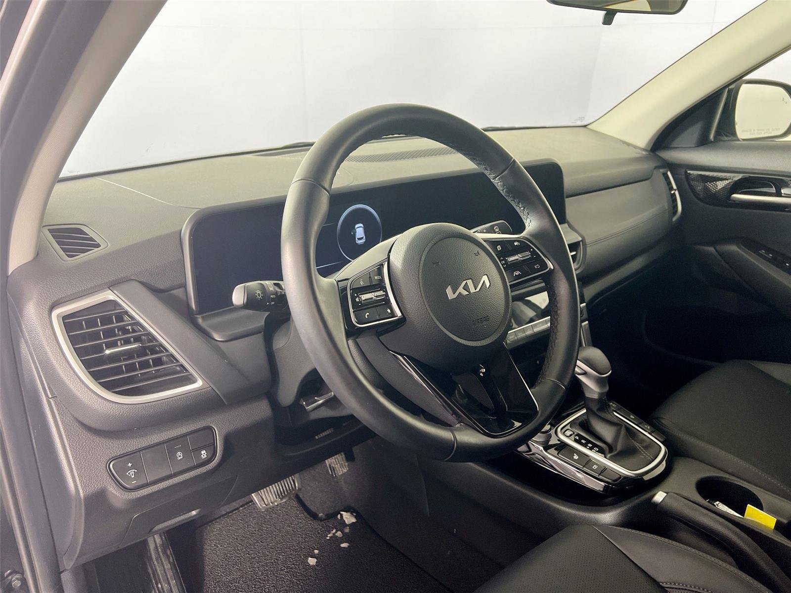 Used 2024 Kia Seltos EX image 10