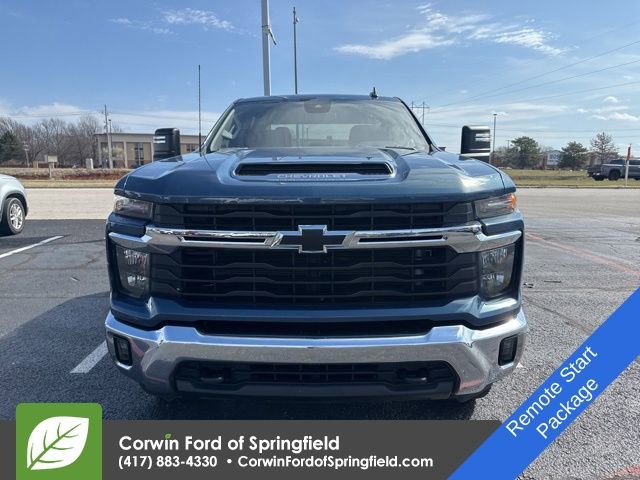 Used 2024 Chevrolet Silverado 2500 LT image 2