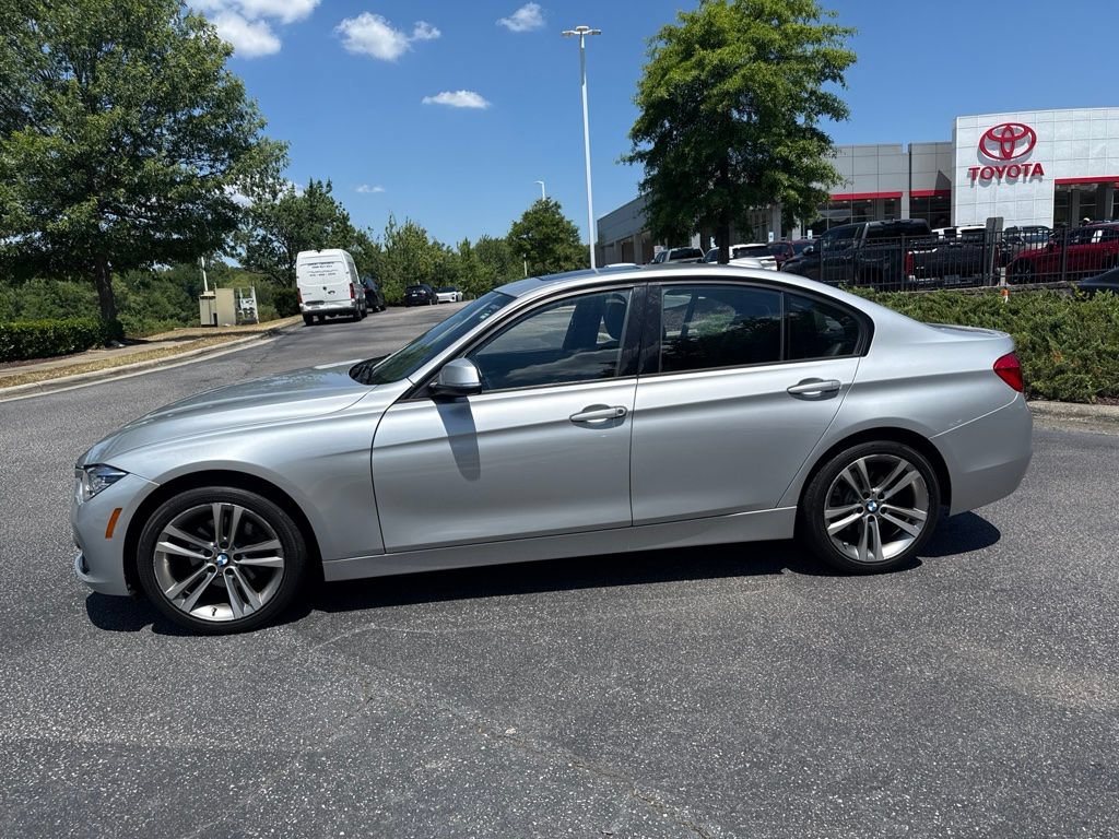 Used 2018 BMW 330i xDrive Sedan AWD/4WD image 3