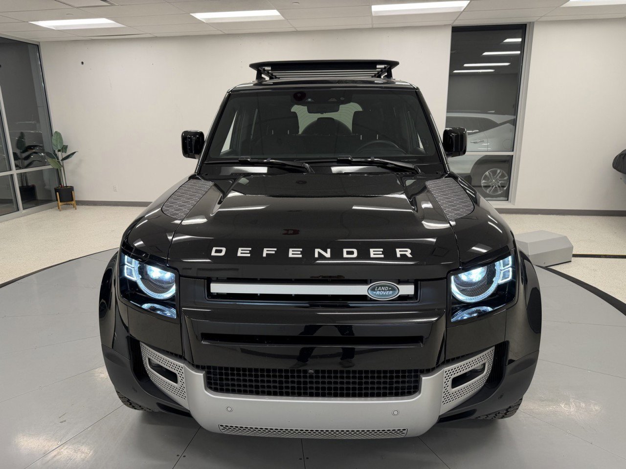 Used 2025 Land Rover Defender 110 S image 64