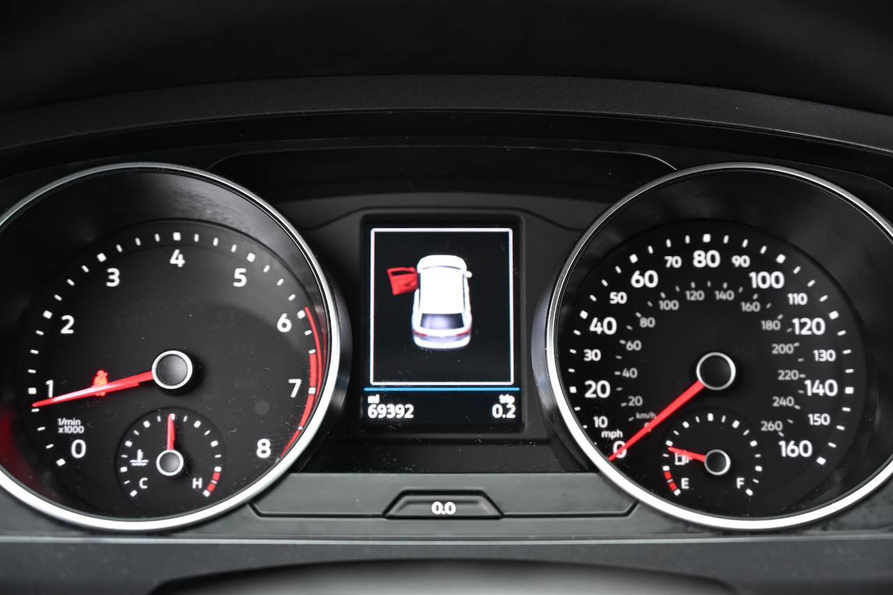 Used 2018 Volkswagen Tiguan SE image 16