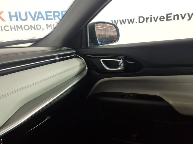 Used 2023 Jeep Compass Limited AWD/4WD image 23