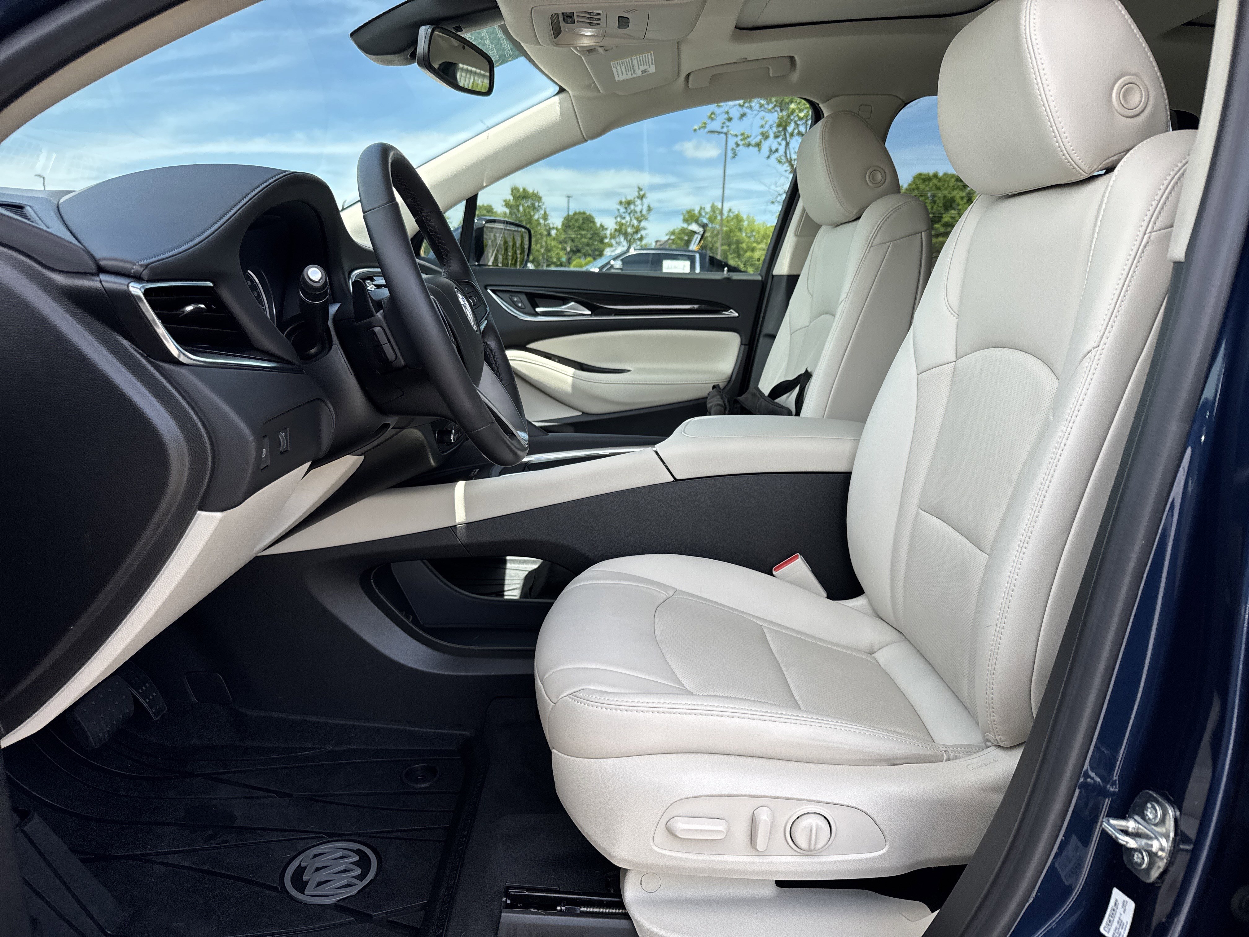 Used 2023 Buick Enclave Essence w/ Experience Buick Package FWD image 16