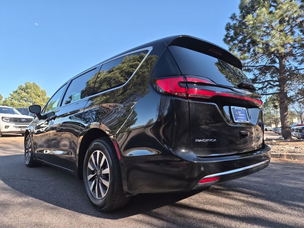 Used 2024 Chrysler Pacifica Select image 5