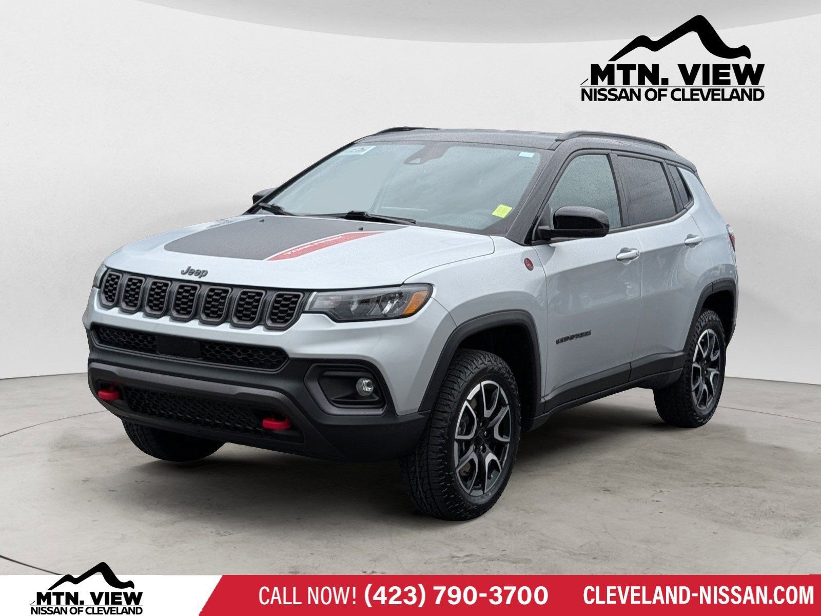 Used 2024 Jeep Compass Trailhawk image 4