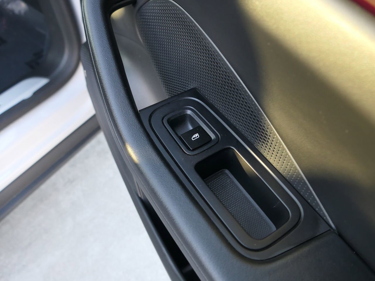 Used 2024 Porsche Macan 4 Electric image 29