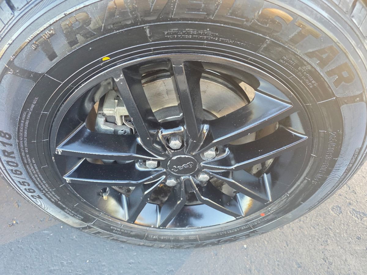 Used 2018 Jeep Grand Cherokee Laredo image 7