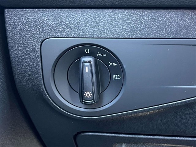 Used 2018 Volkswagen Tiguan S image 29