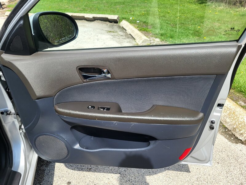 Used 2011 Hyundai Elantra GLS image 27