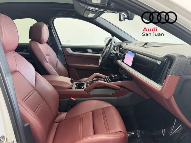 Used 2025 Porsche Cayenne S AWD/4WD image 32
