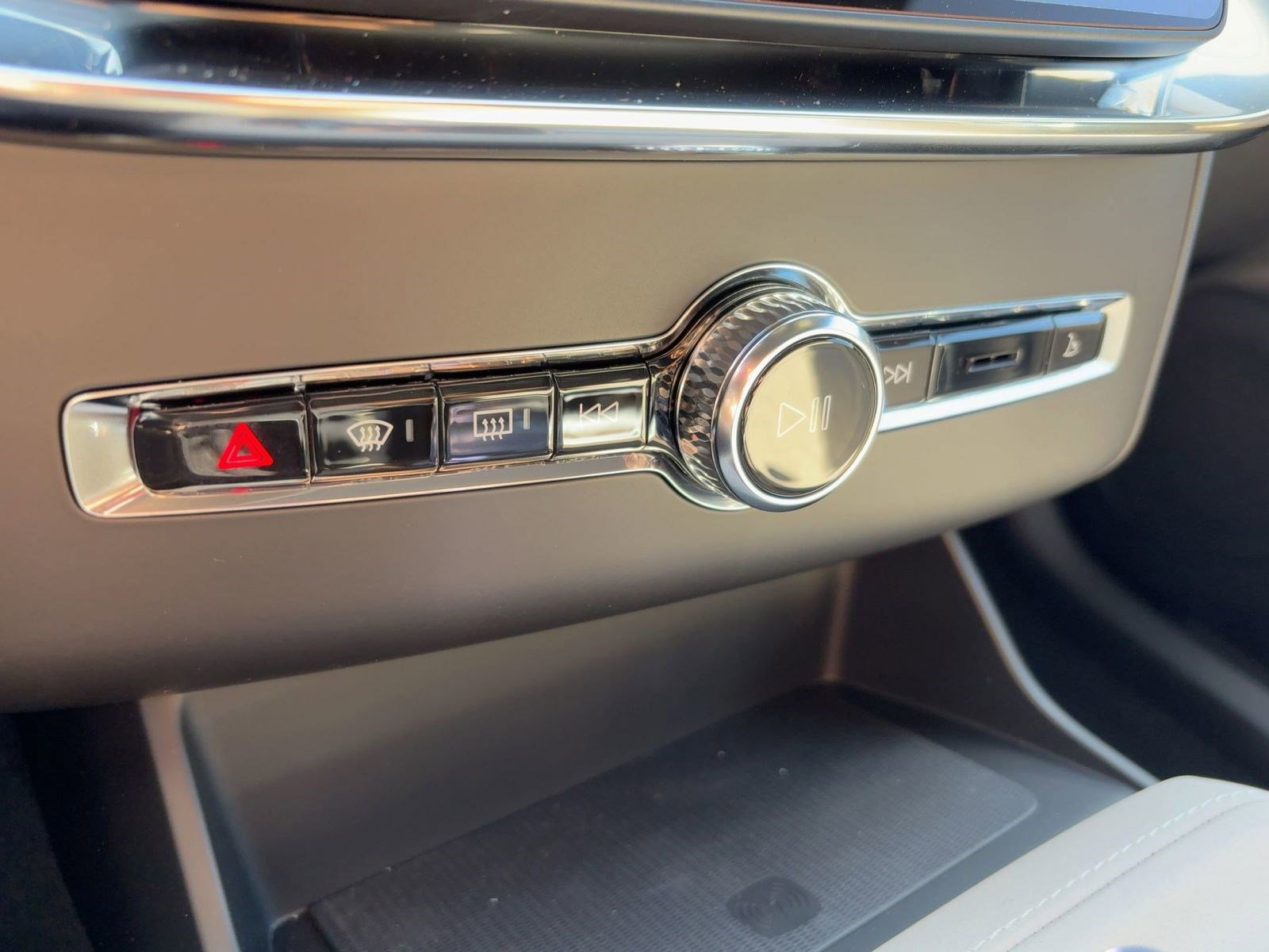 New 2026 Volvo XC90 B5 Plus image 18