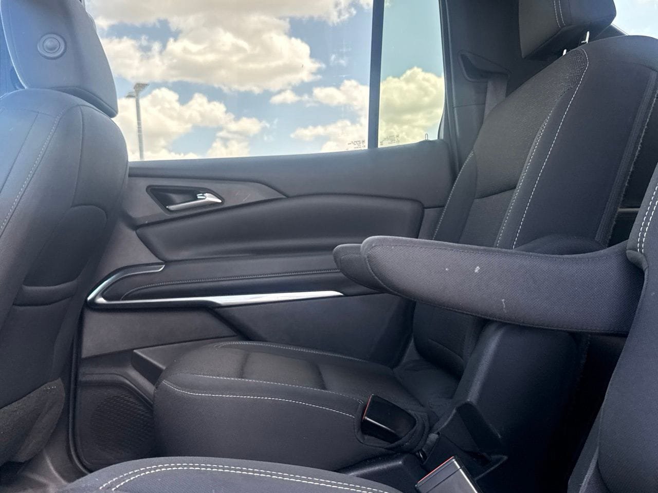 Used 2025 Chevrolet Traverse LT AWD/4WD image 41