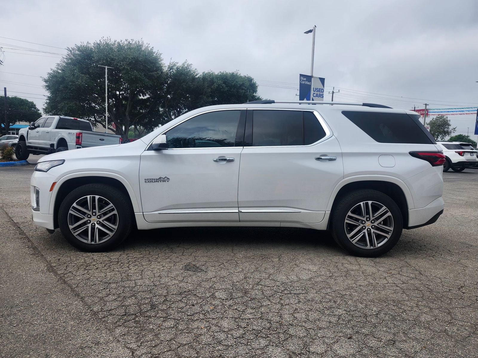 Used 2023 Chevrolet Traverse High Country FWD image 5