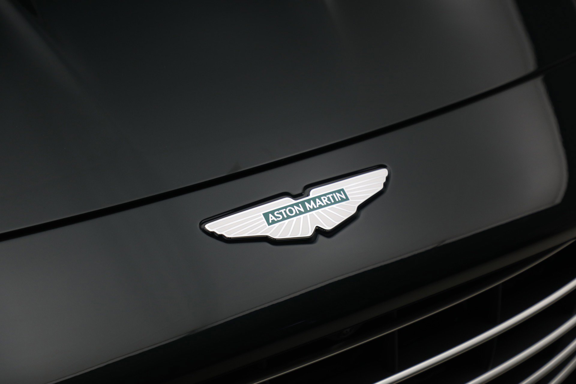 New 2026 Aston Martin V8 Vantage Roadster image 37