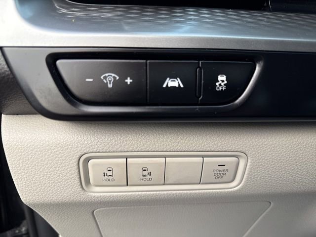 Used 2023 Kia Carnival LX image 25