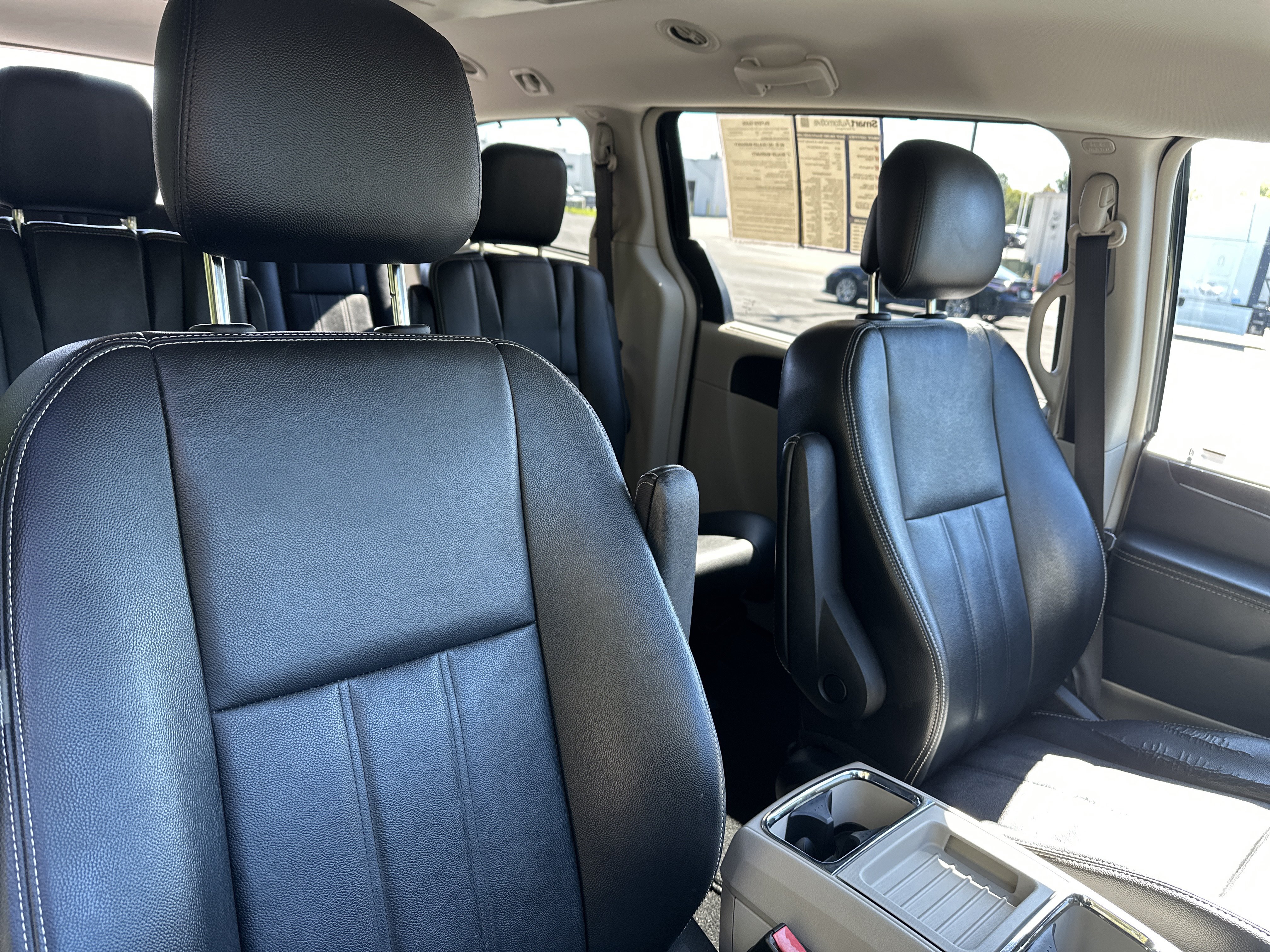 Used 2015 Chrysler Town & Country Touring w/ Driver Convenience Group FWD image 26