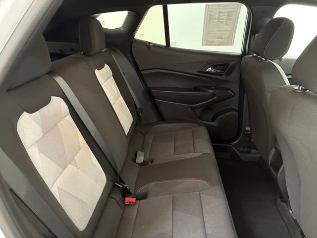 Used 2025 Chevrolet Trax RS w/ Sunroof Package image 16