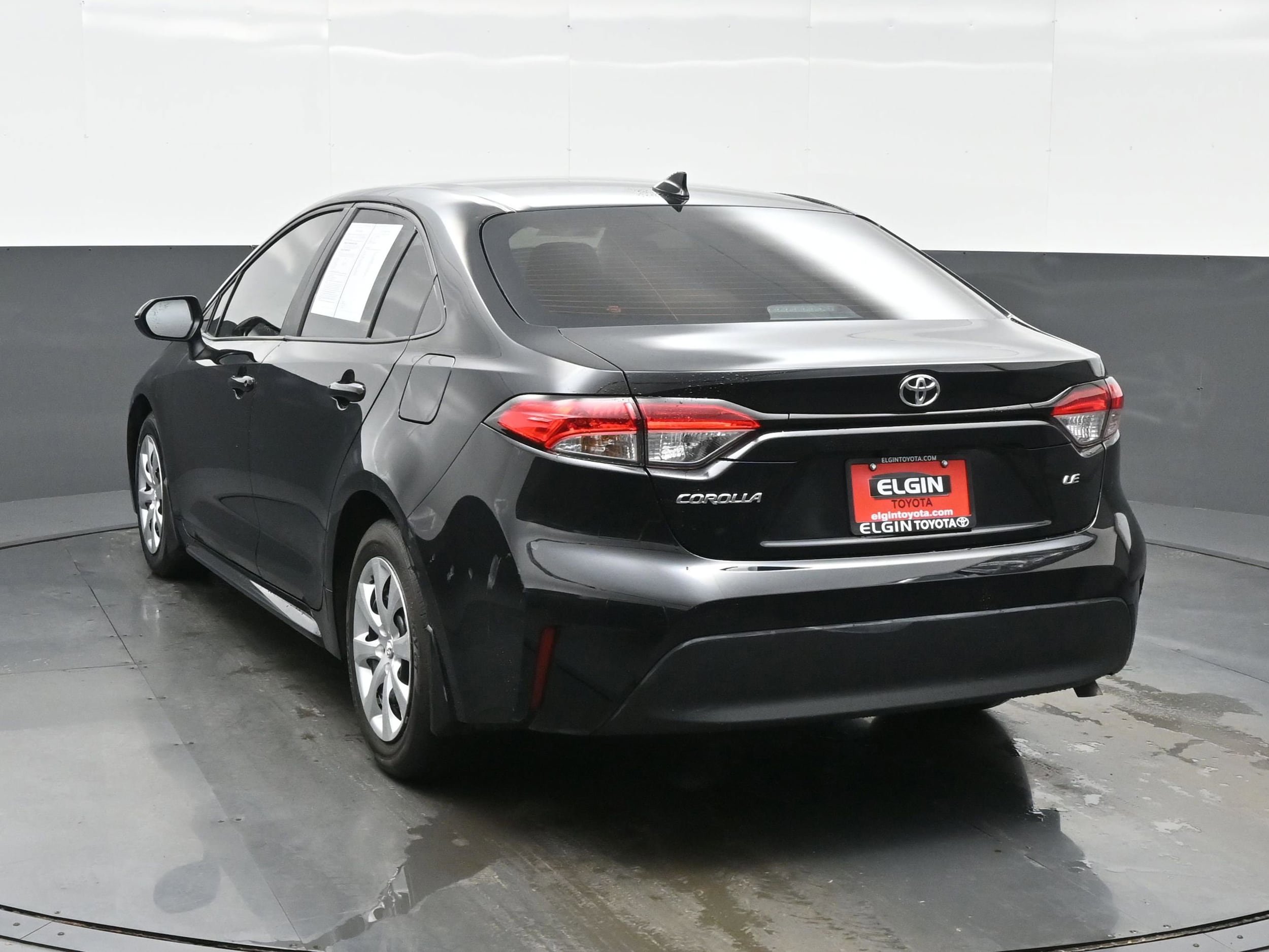 Used 2025 Toyota Corolla LE FWD image 4