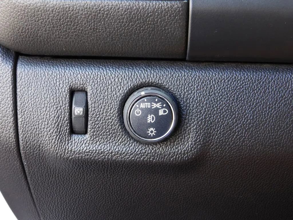 Used 2015 GMC Canyon SLE w/ SLE Convenience Package image 25