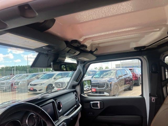 Used 2022 Jeep Wrangler Unlimited Rubicon 4xe w/ Cold Weather Group AWD/4WD image 15