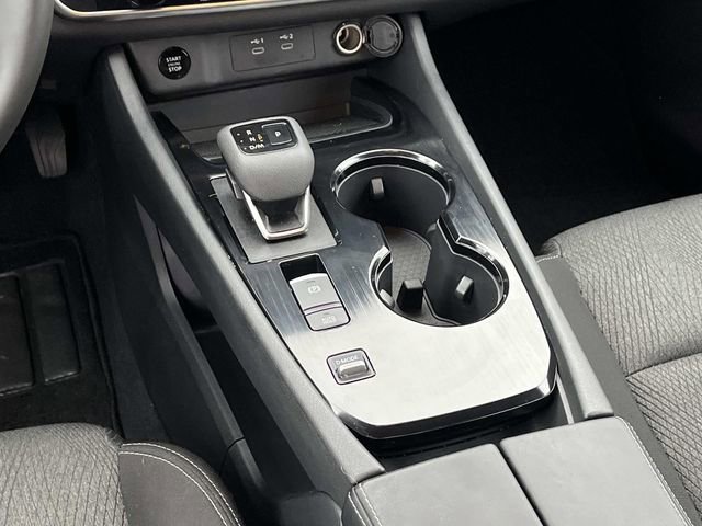 Used 2025 Nissan Rogue SV image 14