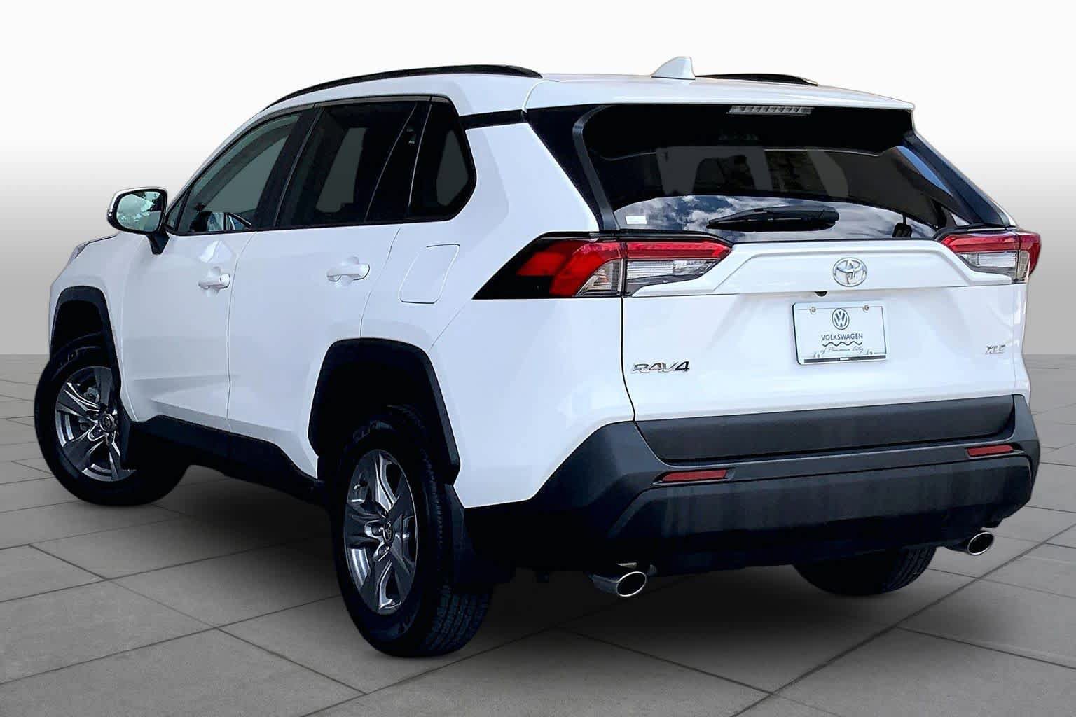 Used 2024 Toyota RAV4 XLE w/ Convenience Package FWD image 13