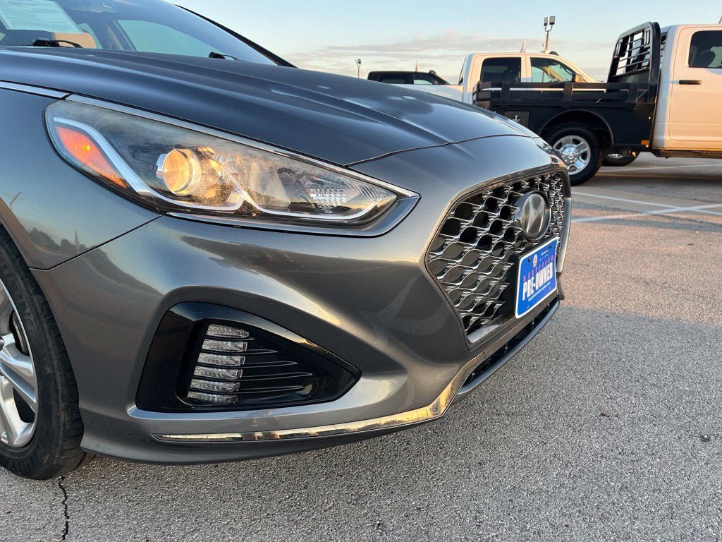Used 2019 Hyundai Sonata SEL w/ Tech Package 02 FWD image 9
