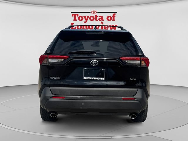 Used 2019 Toyota RAV4 XLE w/ Convenience Package FWD image 4