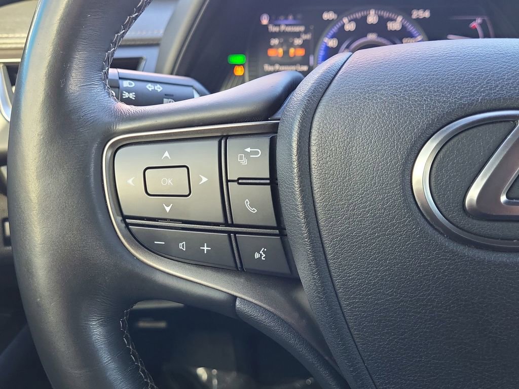 Used 2020 Lexus UX 250h w/ Premium Package AWD/4WD image 22